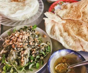 Bánh đập hến xào – Món ăn dân dã đầy hấp dẫn