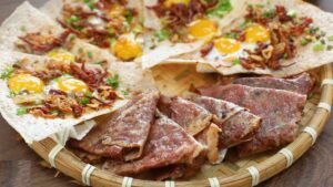 Bánh tráng kẹp – Món ngon đường phố Hội An