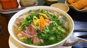 Phở Thìn Lò Đúc – Độc Đáo Với Thịt Bò Xào Tỏi