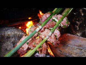 Thịt Lợn Kẹp Cây Rừng Nướng