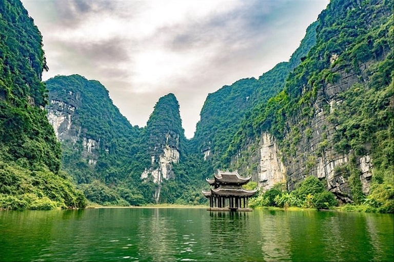 Khám phá vẻ đẹp Tràng An